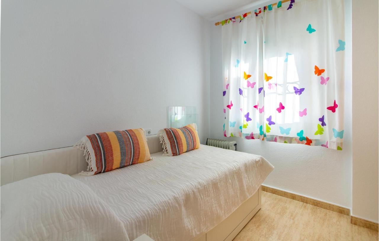 4 Bedroom Cozy Home In Pilar De La Horadada Exterior foto